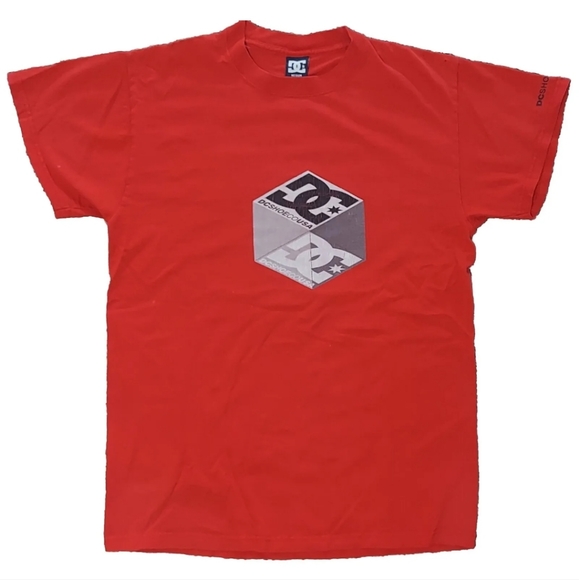 DC Shoe Co USA Vintage Red Men's T-Shirt With Logo Size Medium - Picture 1 of 9